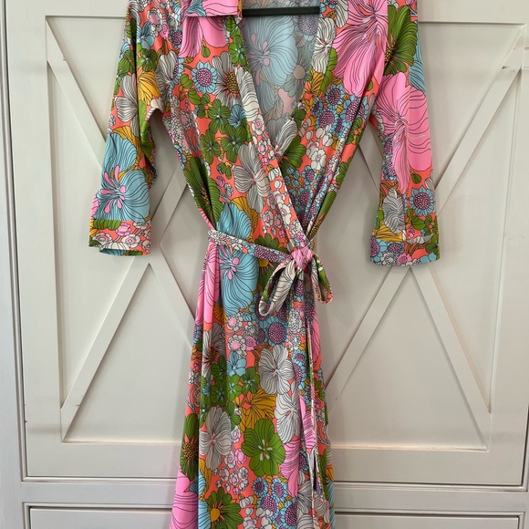 JB by Julie Brown Dresses & Skirts - JULIE BROWN Wrap Dress size S Multi Buttery Soft NoWrinkle Knit EasyCare EUC 37”